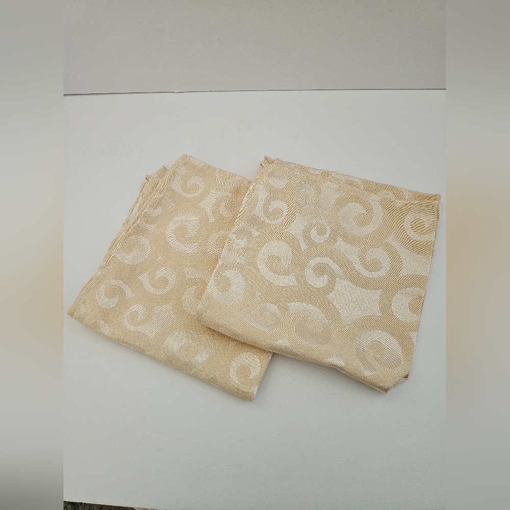 Set of Two Cream Damask Swirl Napkins ā Cotton Blend Elegant Table Linensā